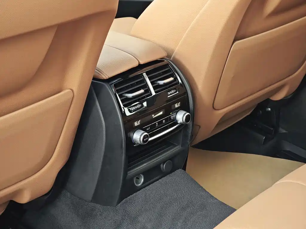 BMW 6 Series GT 2019 — фото 12
