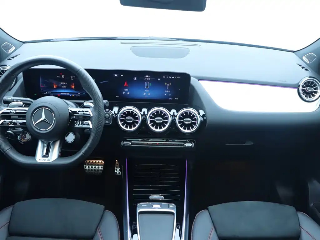 Mercedes-Benz GLA AMG 2024 — фото 16