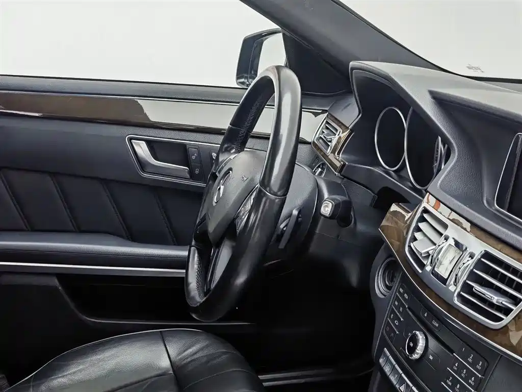 Mercedes-Benz E-Class 2015 — фото 22