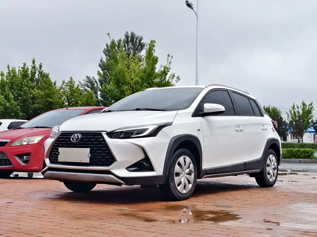 Toyota Yaris L 2021 — фото 1