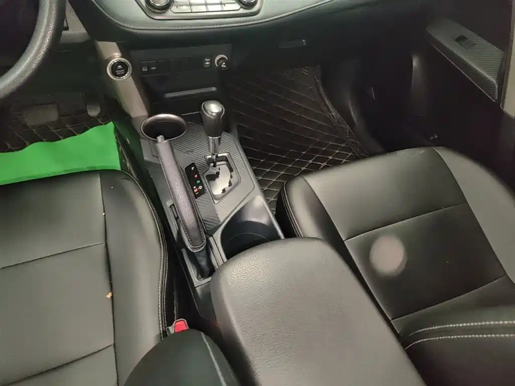 Toyota RAV4 2016 — фото 14