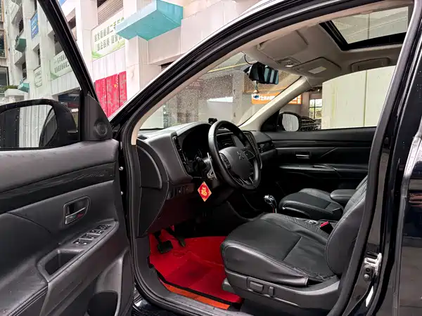 Mitsubishi Outlander 2016