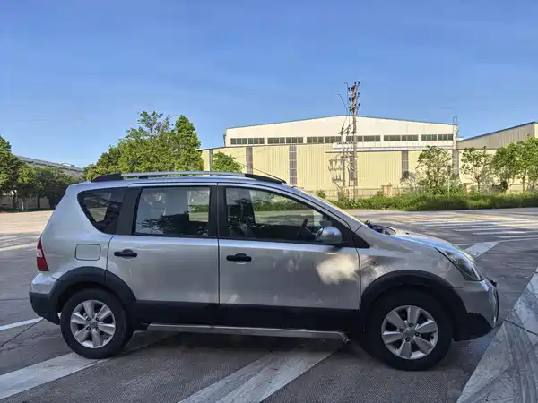 Nissan Livina 2010