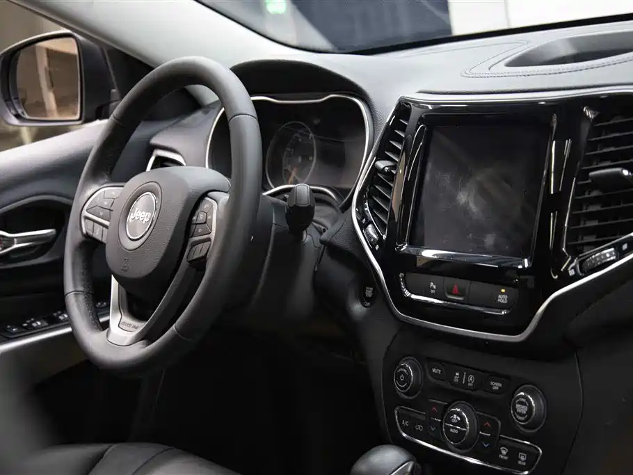 Jeep Cherokee 2019 — фото 17