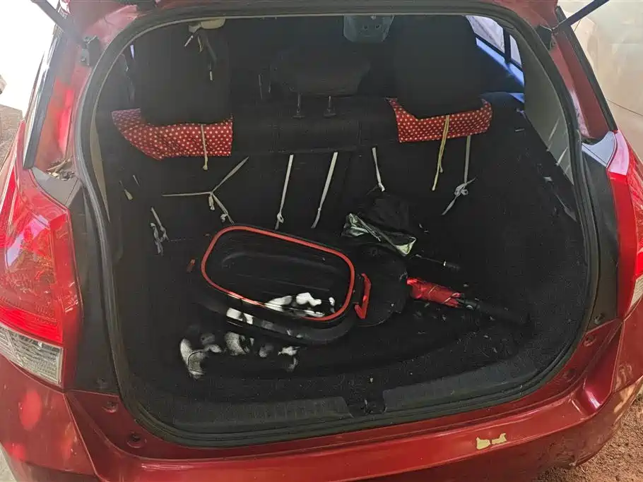 Toyota Yaris L 2014 — фото 4