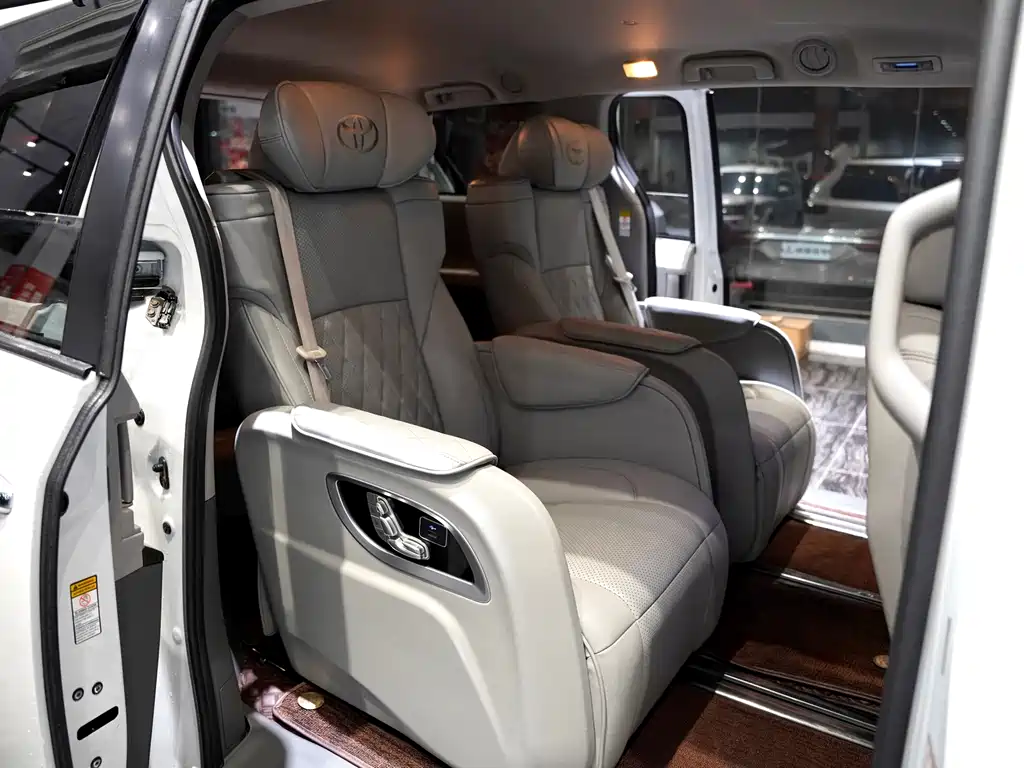 Toyota Sienna 2020 — фото 12