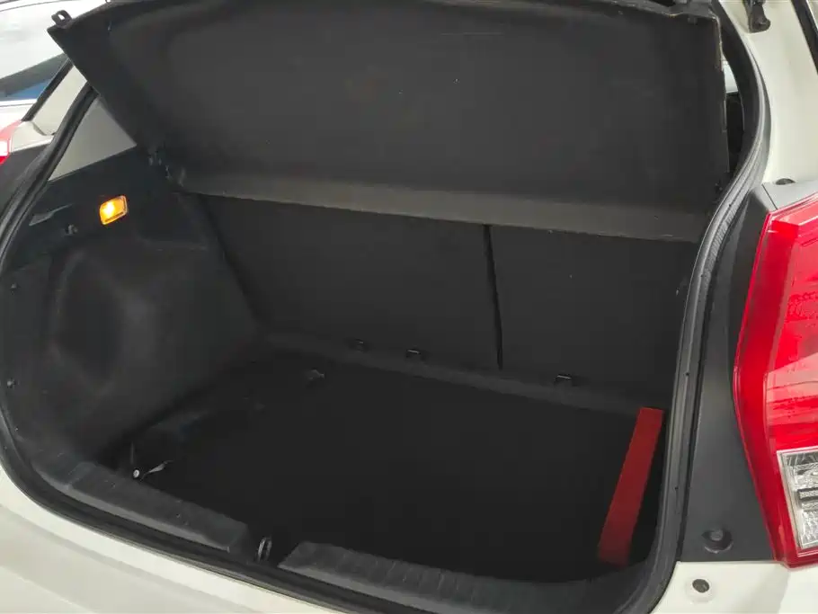 Toyota Yaris L 2015 — фото 4