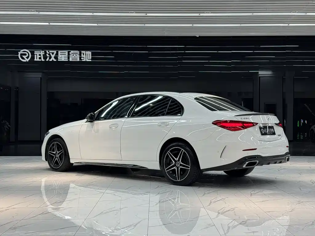 Mercedes-Benz C-Class 2025 — фото 4