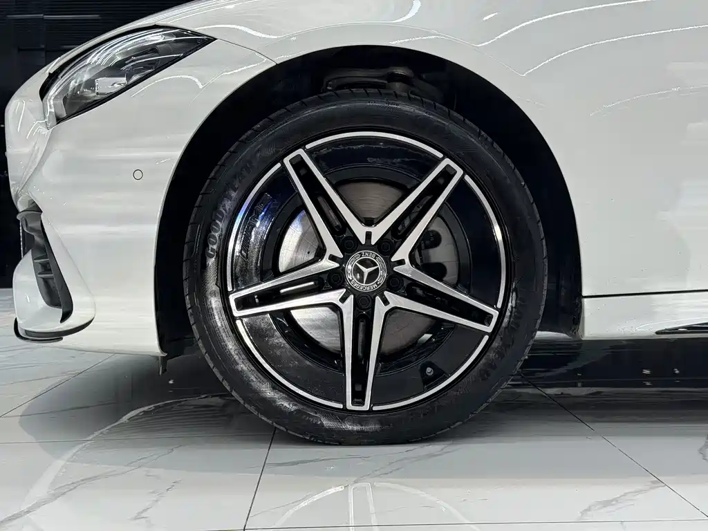 Mercedes-Benz C-Class 2025 — фото 11