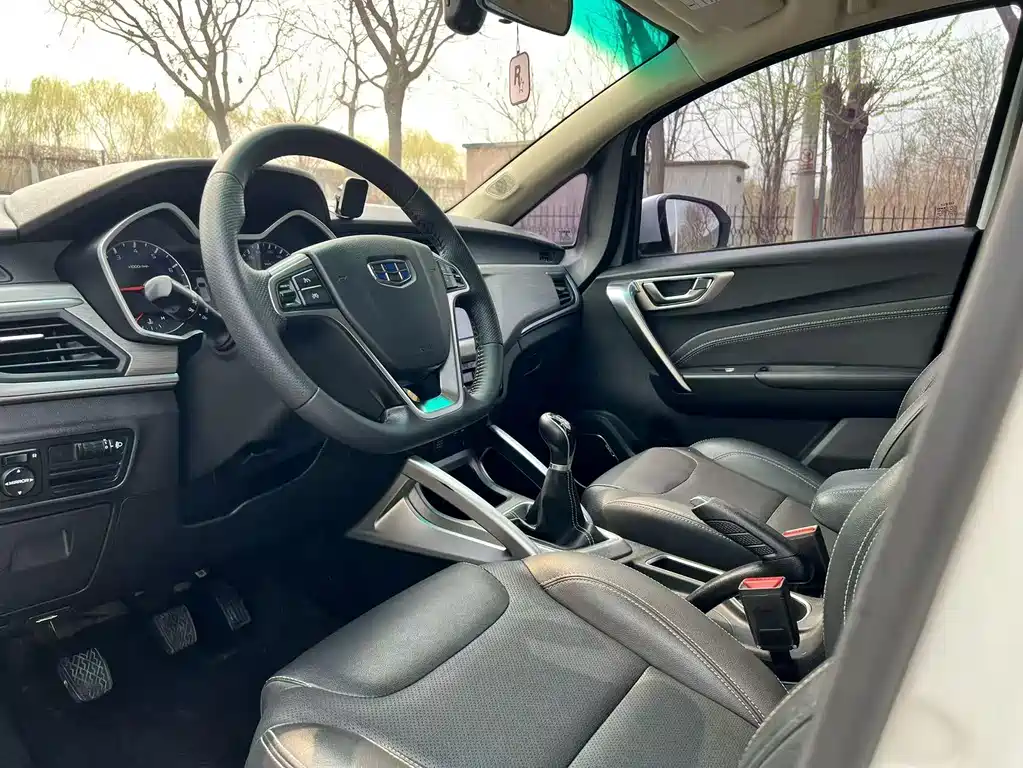 Geely Vision X3 2018 — фото 10