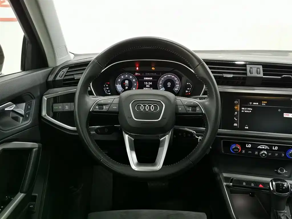 Audi Q3 2019 — фото 11