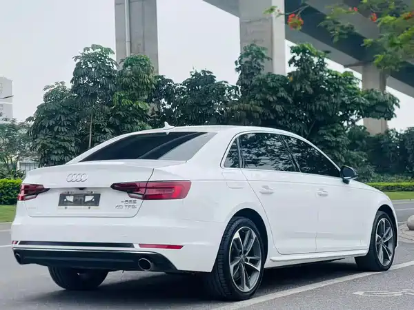 Audi A4L 2018