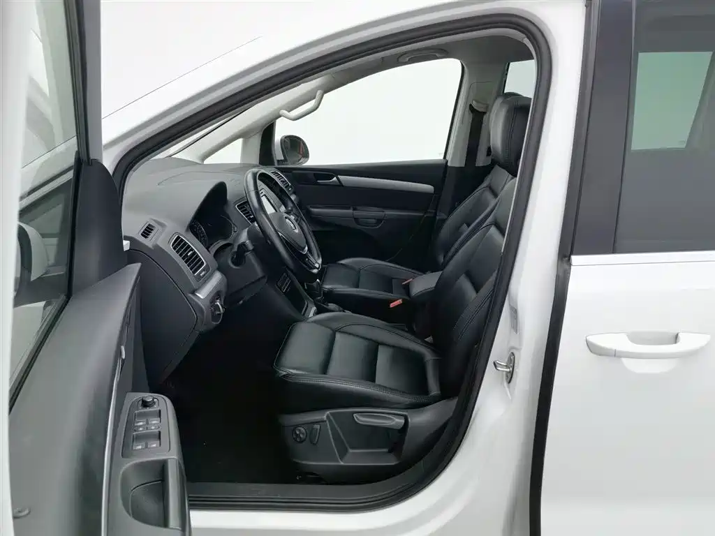 Volkswagen Sharan 2017 — фото 10