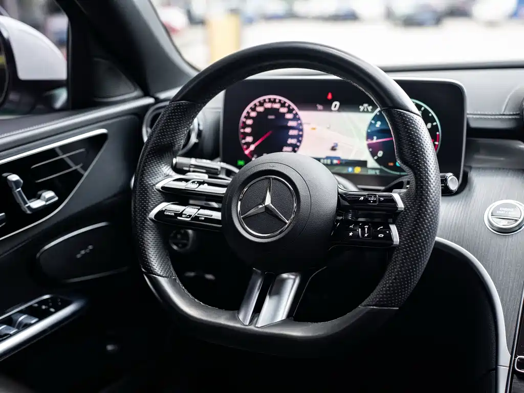 Mercedes-Benz C-Class 2023 — фото 12