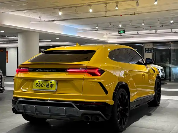 Lamborghini Urus 2021