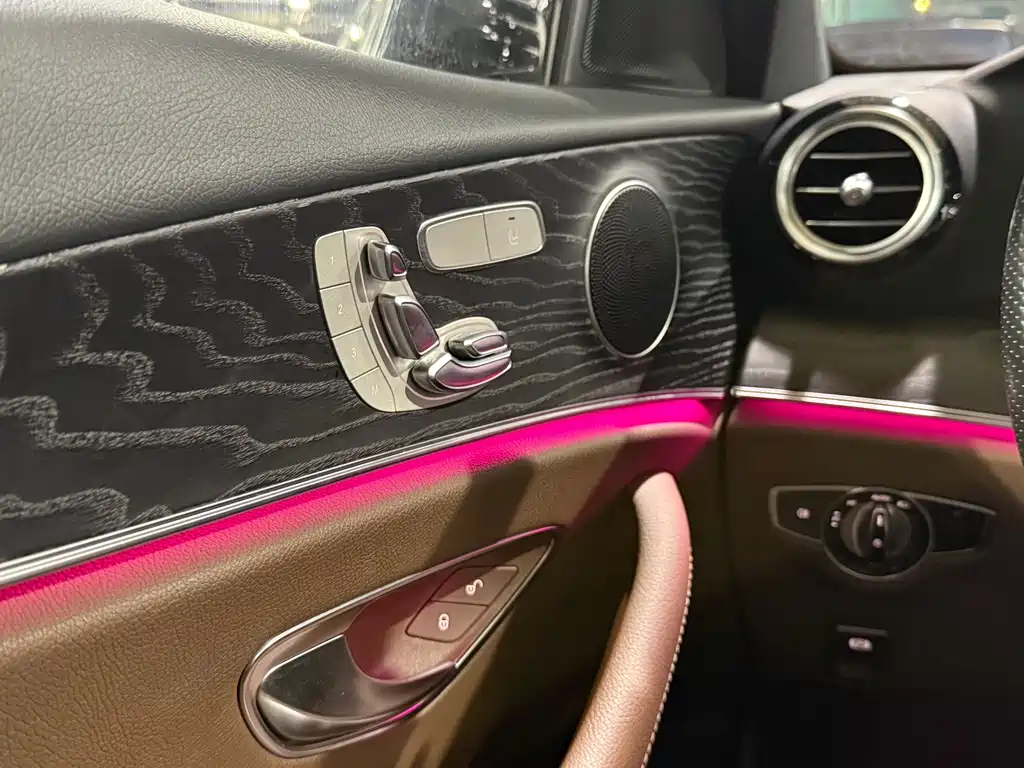Mercedes-Benz E-Class 2020 — фото 15
