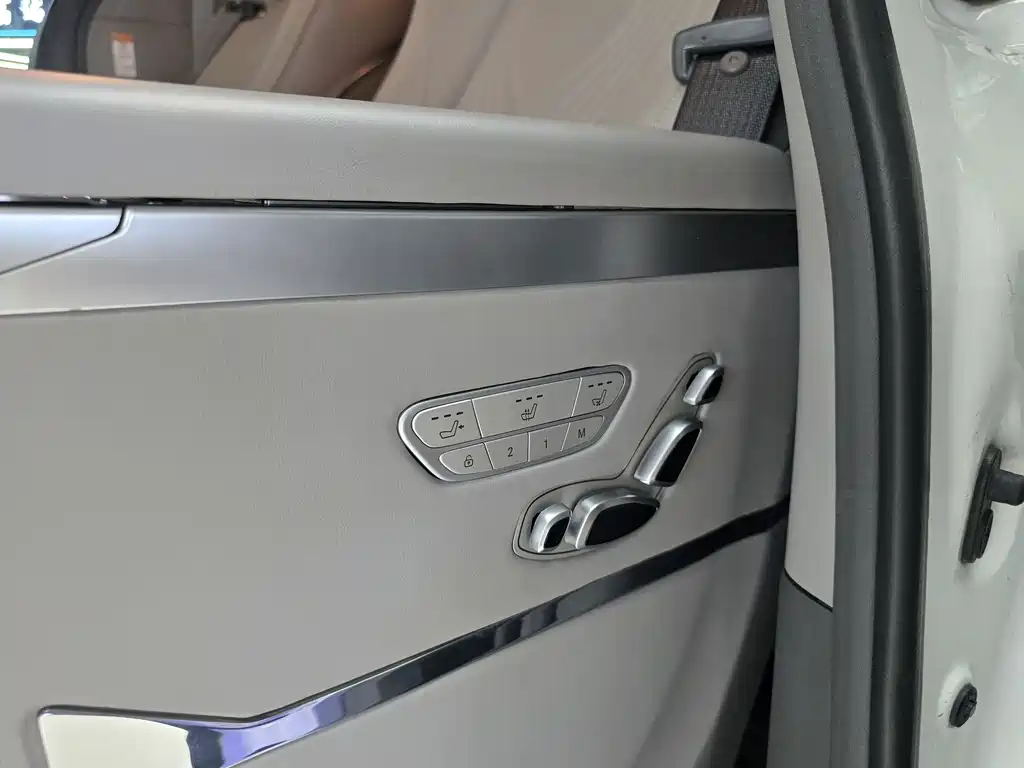 Toyota Sienna 2017 — фото 11