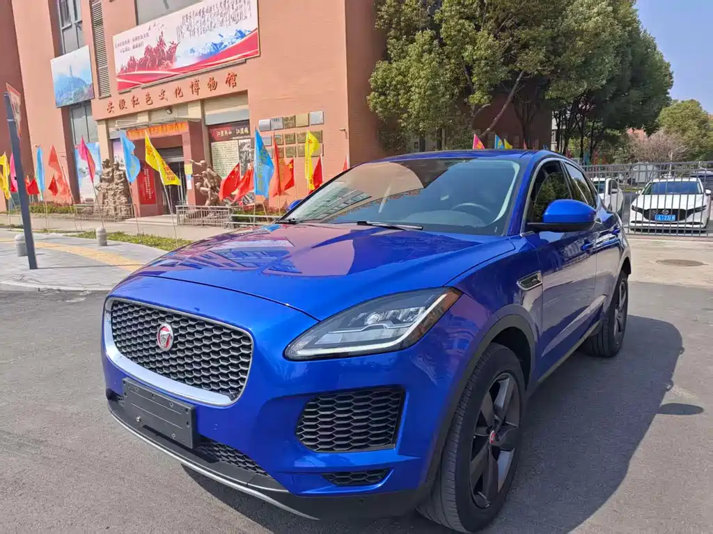 Jaguar E-PACE 2021 — фото 1