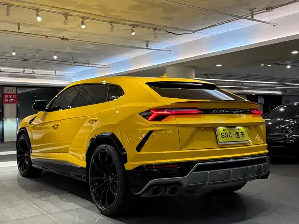 Lamborghini Urus 2021