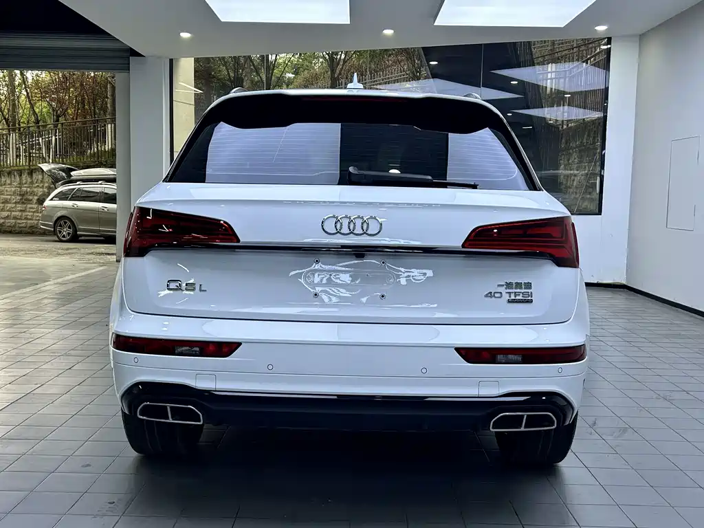 Audi Q5L 2023 — фото 11