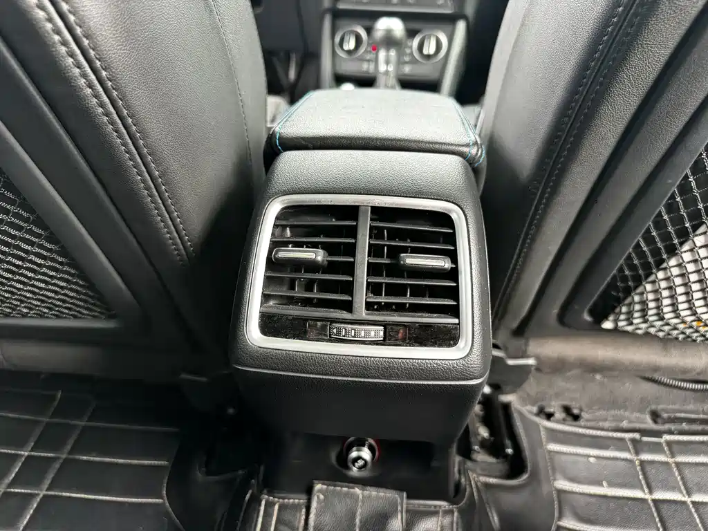 Audi Q3 2018 — фото 16