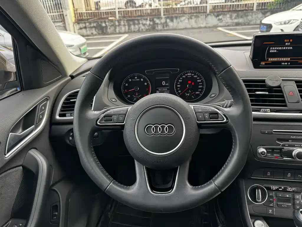 Audi Q3 2018 — фото 14