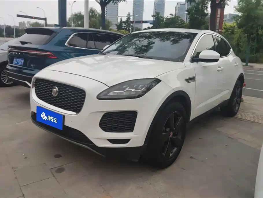 Jaguar E-PACE 2020 — фото 1