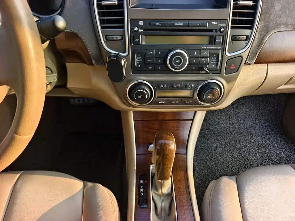 Nissan Sylphy 2010 — фото 16