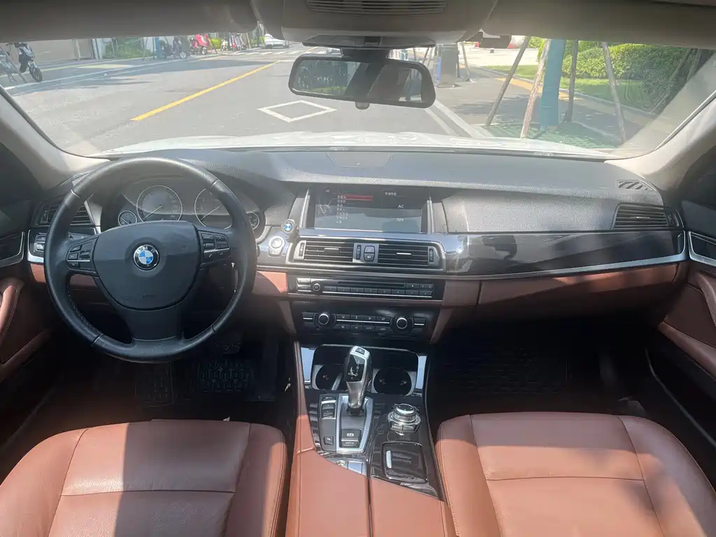BMW 5 Series 2016 — фото 8