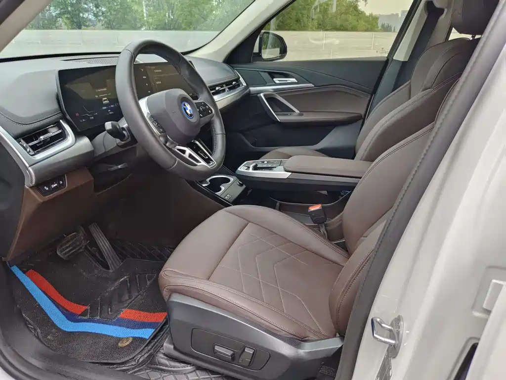 BMW iX1 2025