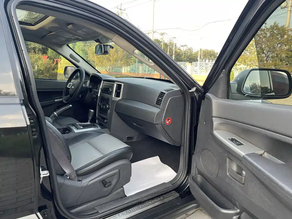 Jeep Grand Cherokee 2009 — фото 14