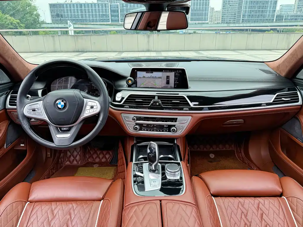 BMW 7 Series 2021 — фото 11