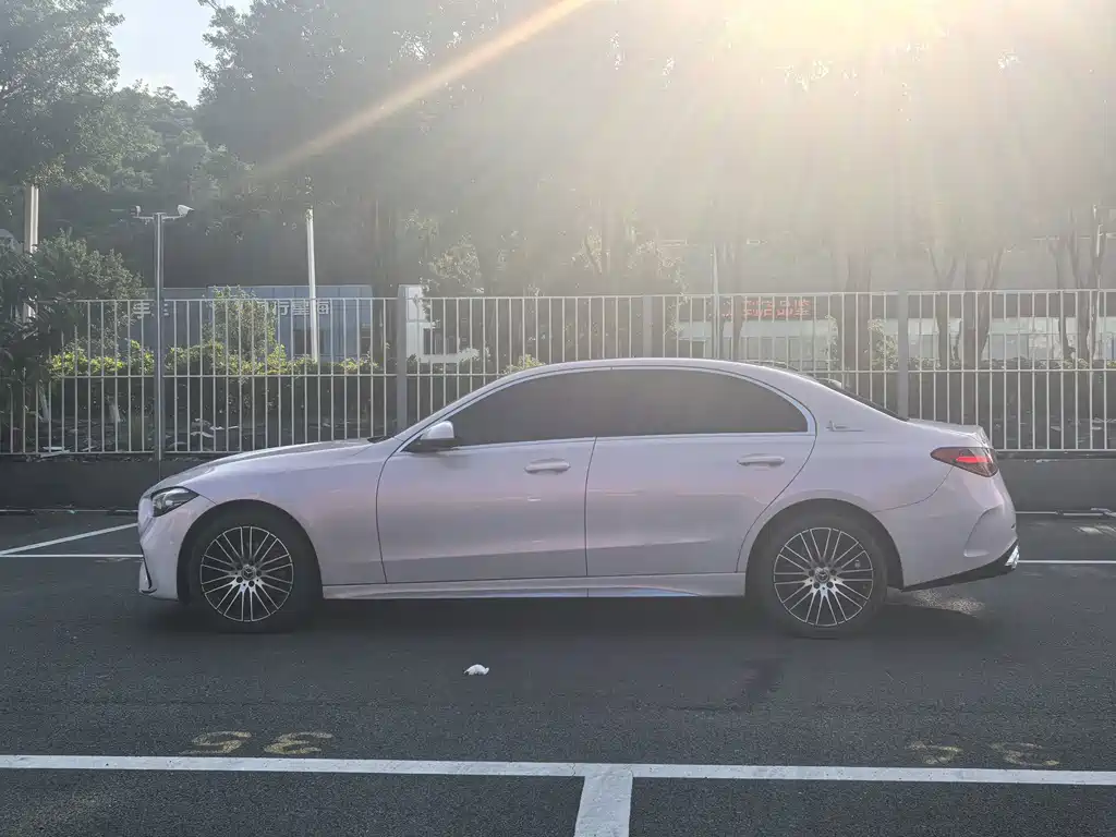 Mercedes-Benz C-Class 2024
