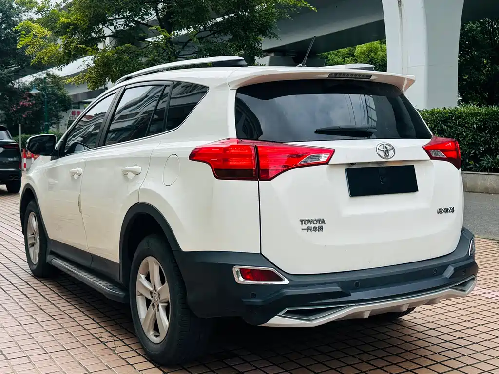Toyota RAV4 2014 — фото 9