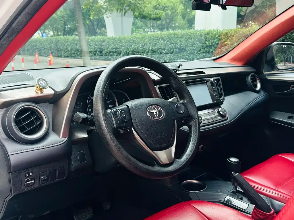 Toyota RAV4 2014 — фото 10