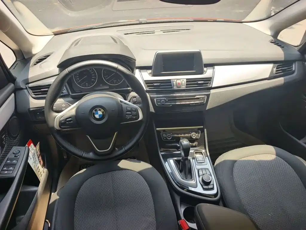 BMW 2 Series Active Tourer 2017 — фото 13