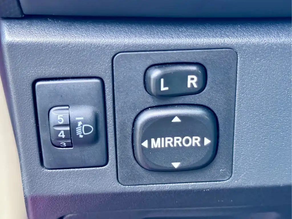 Toyota Yaris 2012 — фото 16