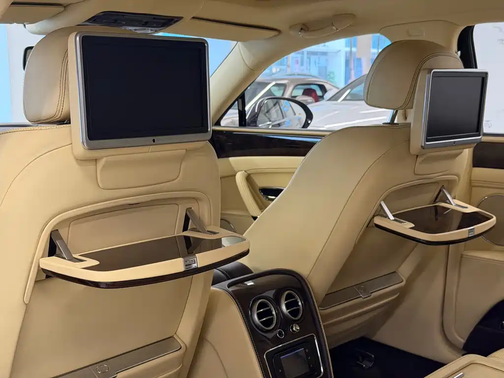 Bentley Flying Spur 2016 — фото 10