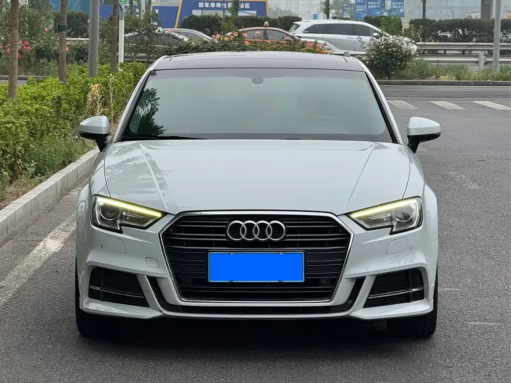 Audi A3 2018 — фото 2