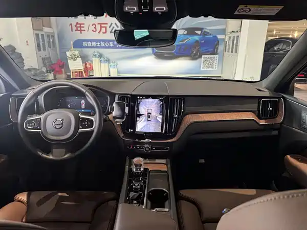 Volvo XC60 Plug-In Hybrid 2025