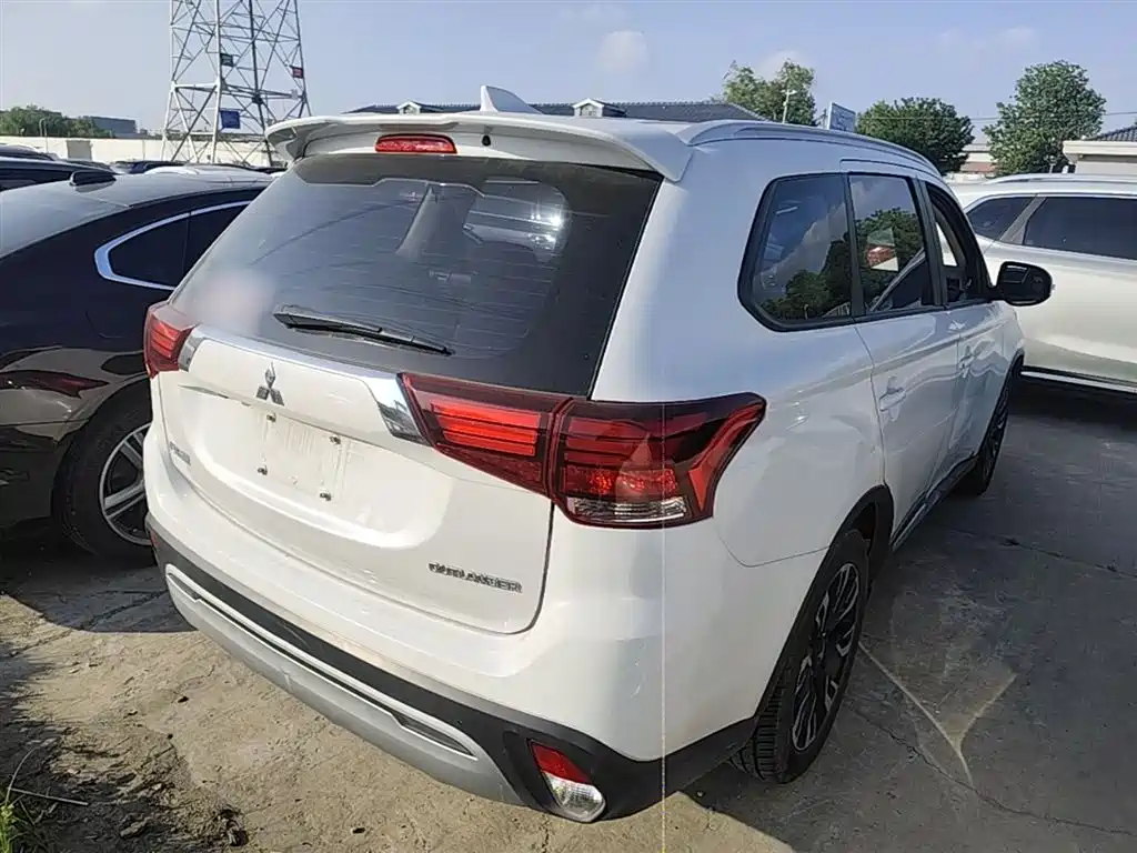 Mitsubishi Outlander 2020 — фото 6
