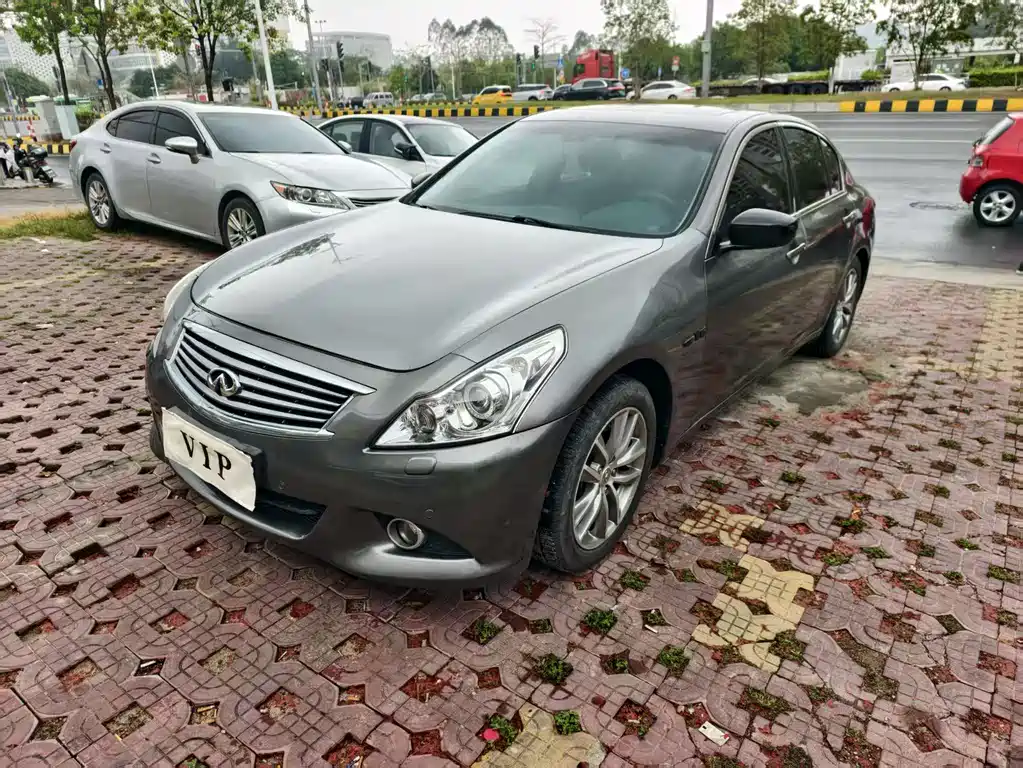 Infiniti G 2011