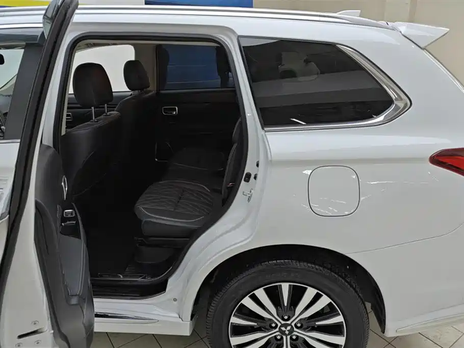 Mitsubishi Outlander 2022 — фото 11
