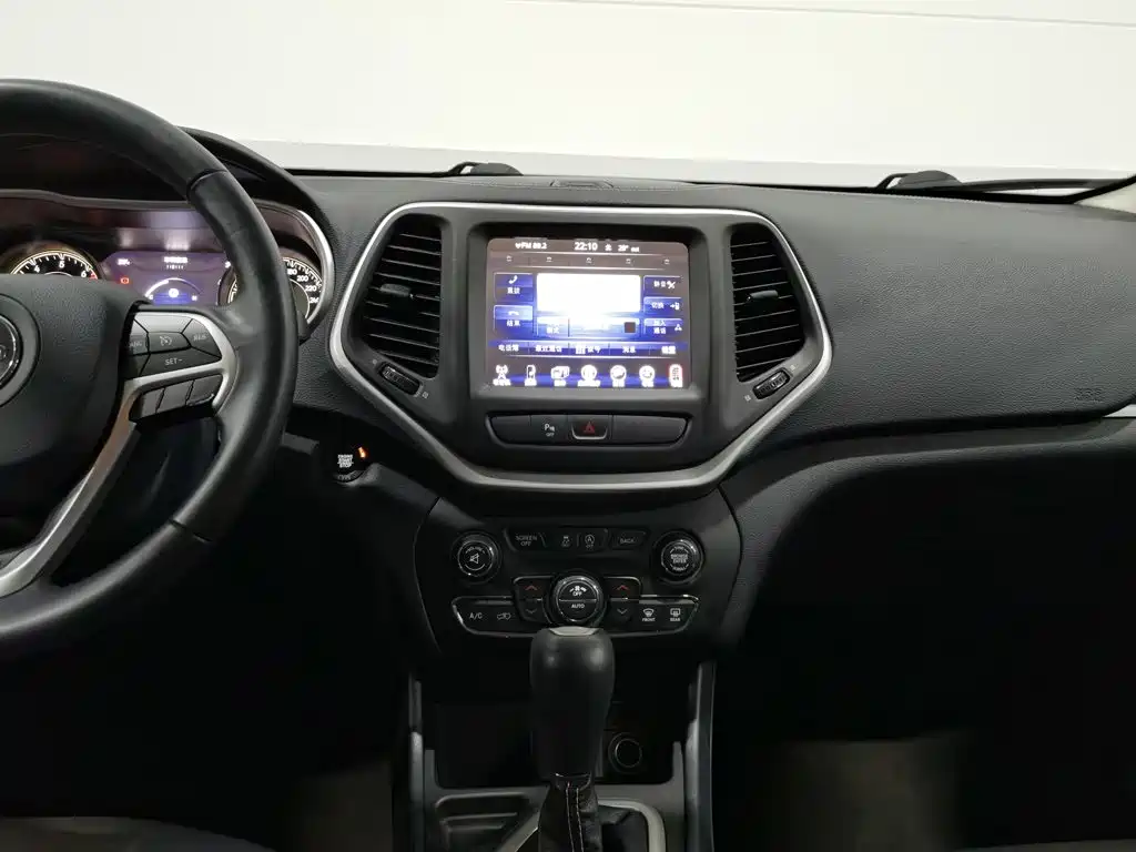 Jeep Cherokee 2018 — фото 12