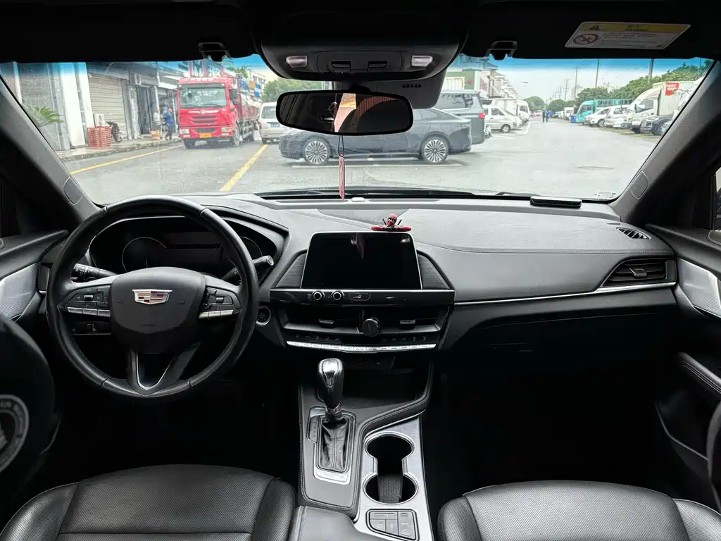 Cadillac CT4 2023 — фото 13