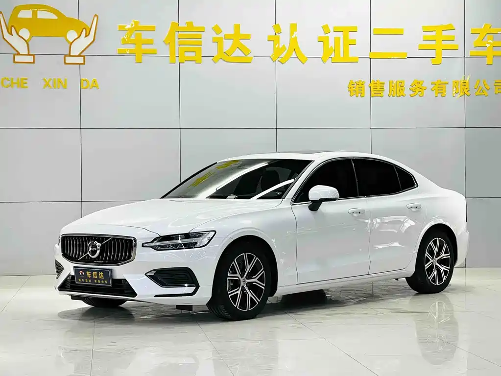 Volvo S60 2023 — фото 1