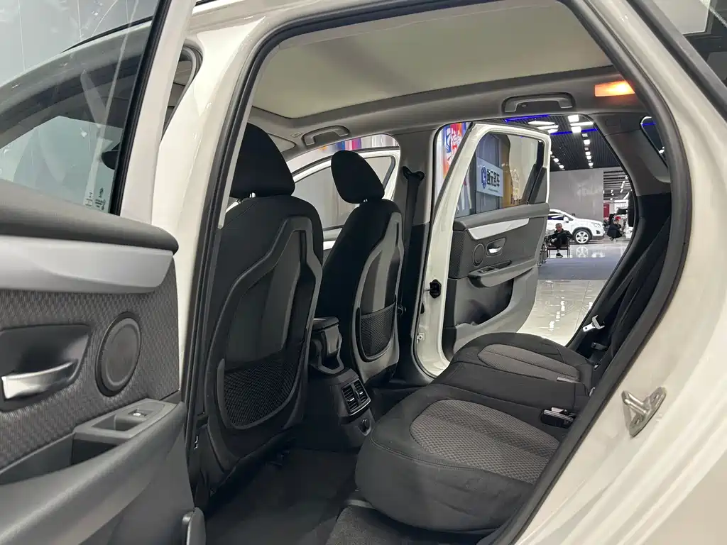 BMW 2 Series Active Tourer 2018 — фото 15