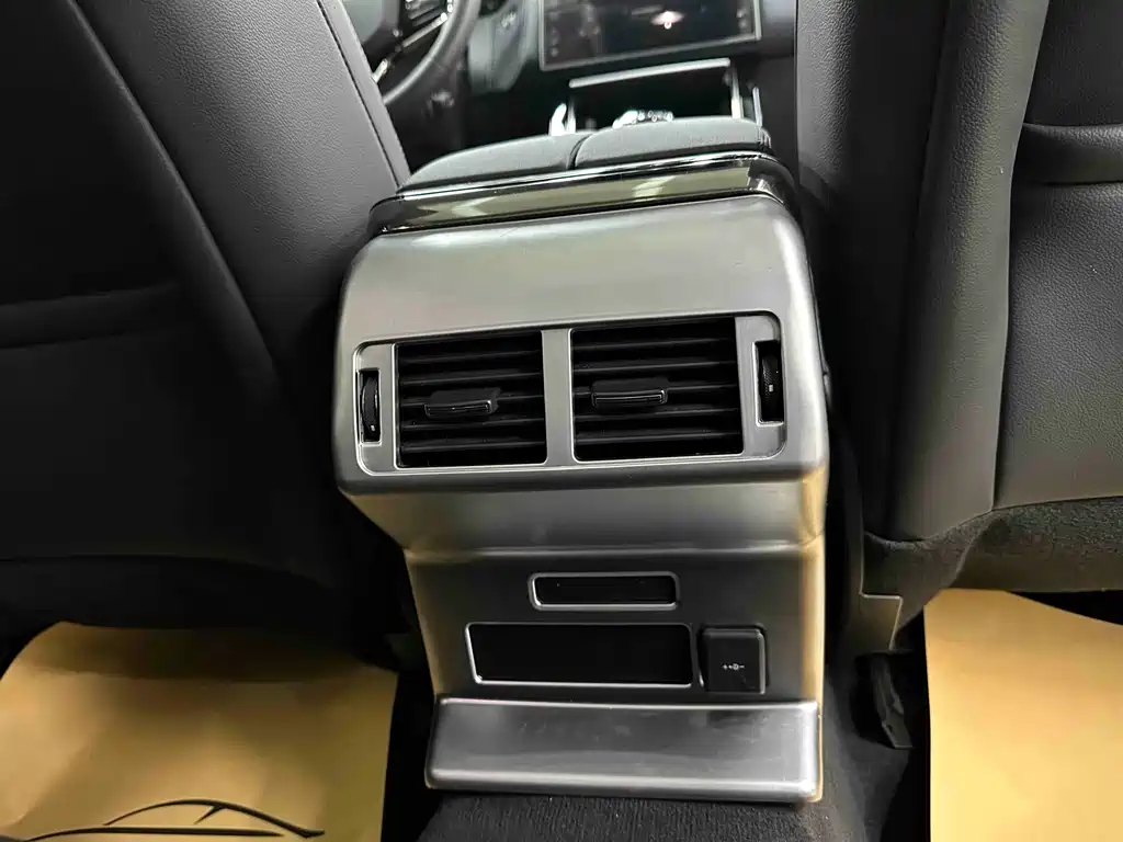 Land Rover Velar 2024 — фото 12
