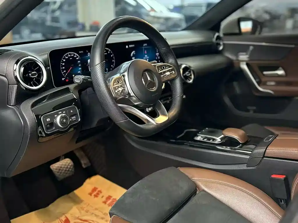 Mercedes-Benz A-Class 2019 — фото 3