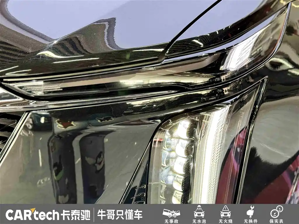 Cadillac XT5 2025 — фото 12